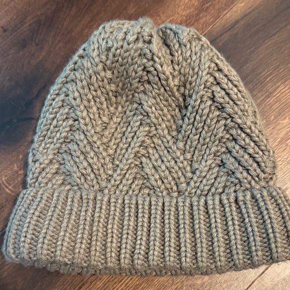 Dick’s Sporting Goods Accessories - Cozy Cable Knit Beanie in Light Taupe Fully Fleece Lined